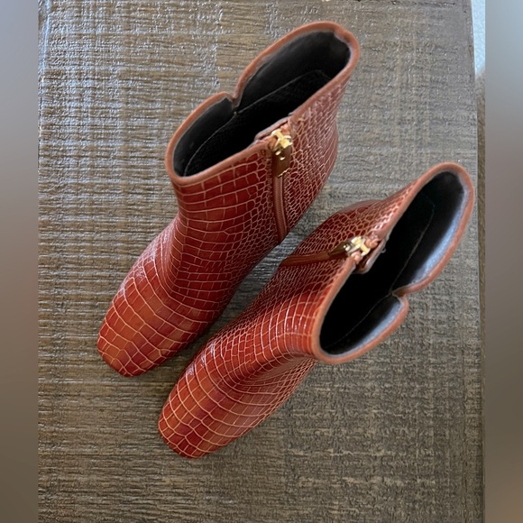 NEVER WORN AQUATALIA Denisse Block Heel Booties - Picture 2 of 7